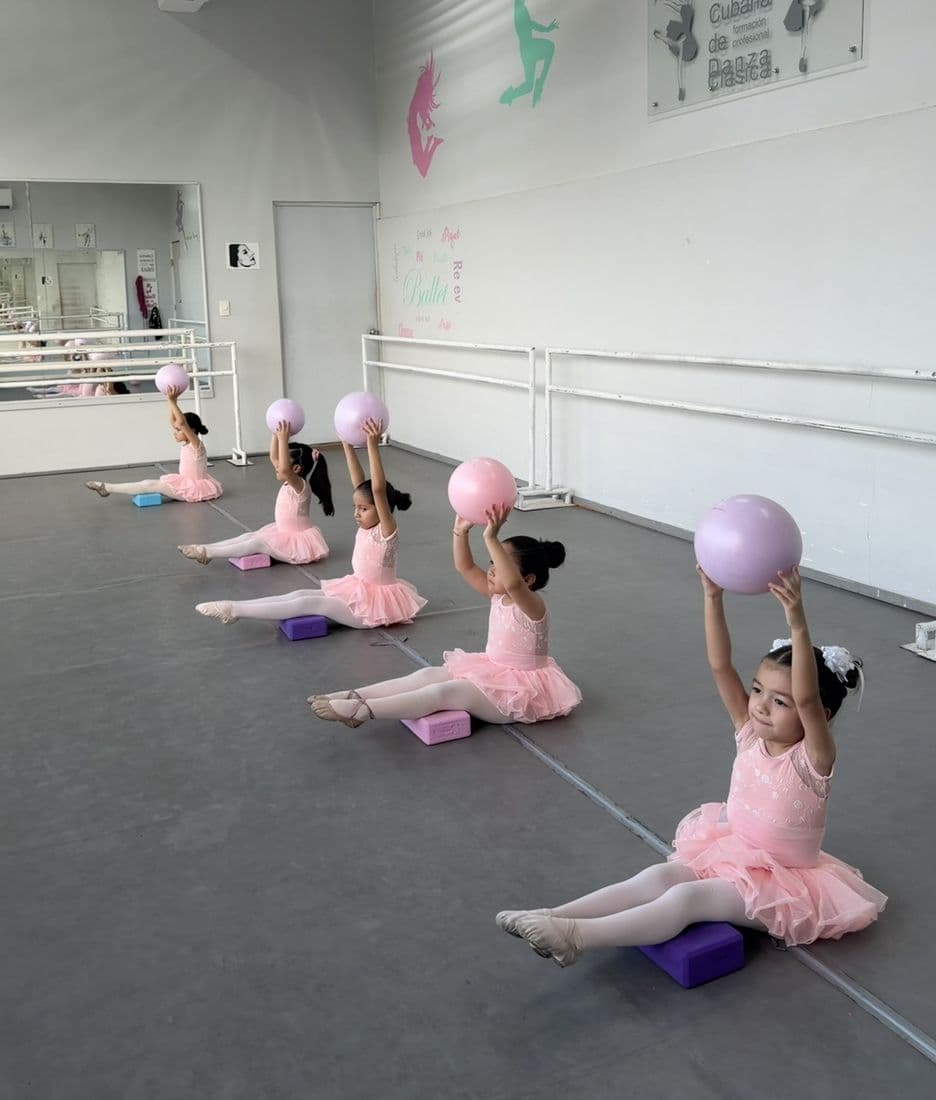 Estudiantes de la Escuela Beatriz Abreu Cátedra de Danza