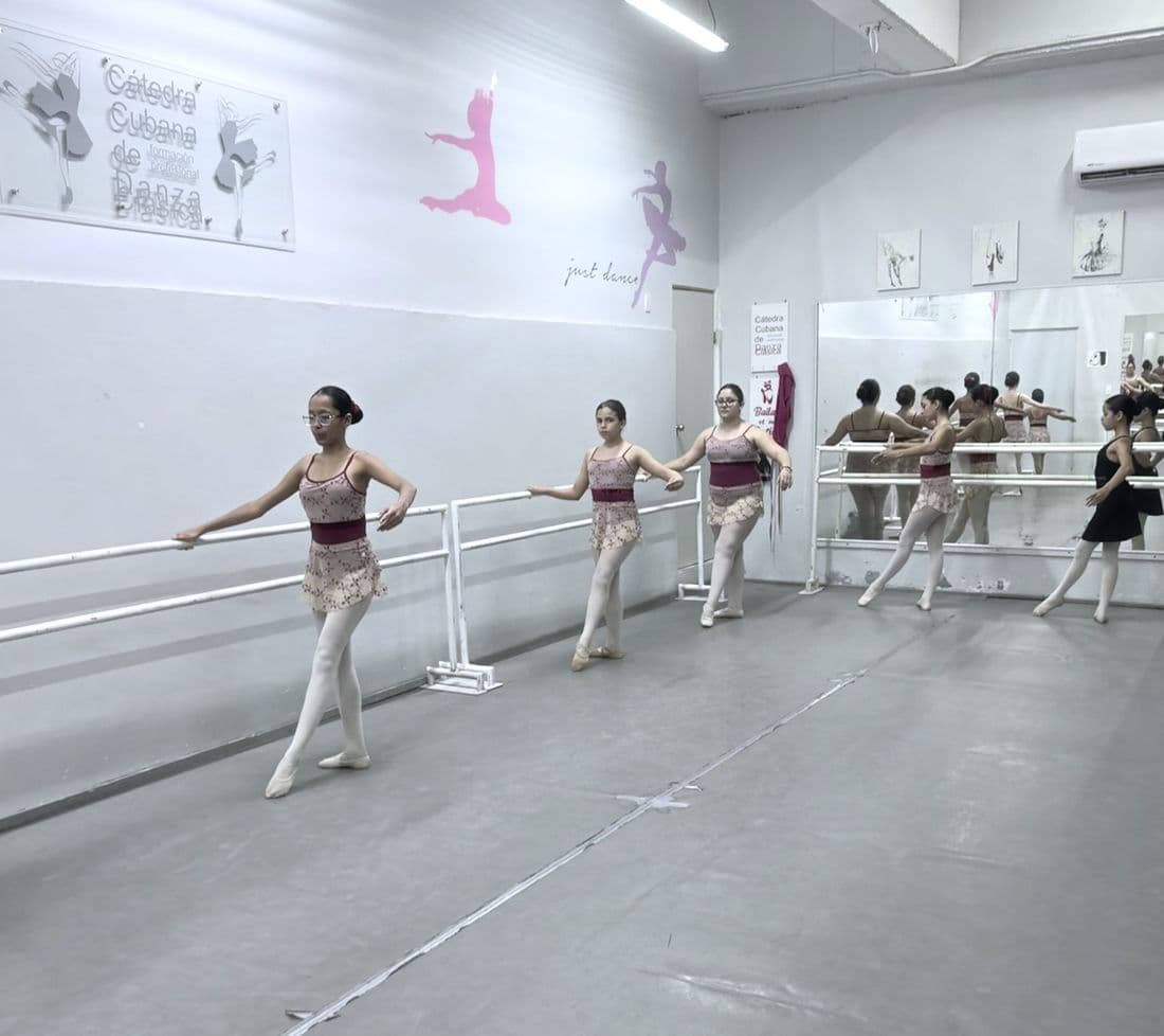 Estudiantes de la Escuela Beatriz Abreu Cátedra de Danza